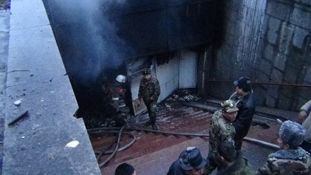 В центре Бишкека горит подземный переход
