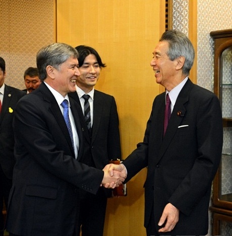 Президент Алмазбек Атамбаев встретился с друзьями Кыргызстана в Японии