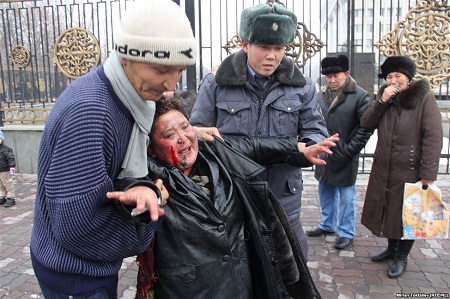 Акт самосожжения у здания Жогорку Кенеша