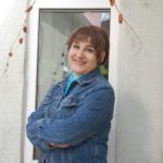 Она идет по жизни смеясь…