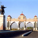 Алмазбек Атамбаев встретился с митингующими в Джалал-Абаде