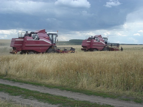 Правительство планирует закупить и передать фермерам и сельхозпроизводителям 1-1,5 тыс. единиц сельхозтехники