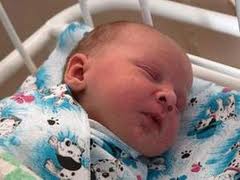 В Кара-Балте на лестничной площадке дома найден 3-месячный мальчик, брошенный матерью