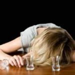 Женщины спиваются быстрее мужчин