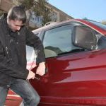 В Оше брат угнал машину, чтобы встретить сестру в аэропорту