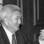 Настроение у Кулова хорошее, у Чыныбая – мрачное. Что случилось с парламентариями?