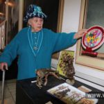 83-летняя бишкекчанка представила свои работы из костей и соломы