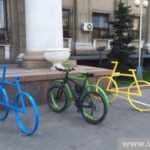 У здания мэрии Бишкека появилась велопарковка