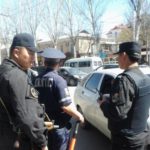 В Бишкеке неизвестный напал с ножом на сотрудника ДПС