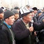 Митингующие в селе Боо-Терек Бакай-Атинского района открыли дорогу Талас — Тараз