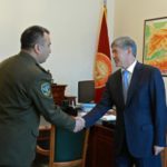 Атамбаев поручил главе Погранслужбы оперативно реагировать на возникающие на приграничных участках вопросы