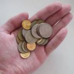 К пособиям для детей из бедных семей добавят 65 сомов