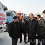 Премьер-министр КР принял участие в отправке гумпомощи на Иссык-Куль для пострадавших от землетрясения