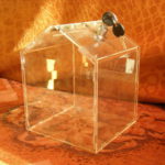 В Бишкеке мужчина украл деньги из ящика для пожертвований