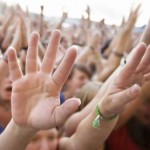 У Белого дома проходит сразу два митинга