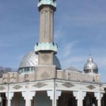 Вокруг мечети начали наводить порядок