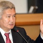 Феликс Кулов просит президента назначить выборы в парламент на 1 ноября