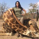 Убив жирафа, эта девушка воскликнула: «Я еще никогда не была так счастлива!» Ужасная жестокость!