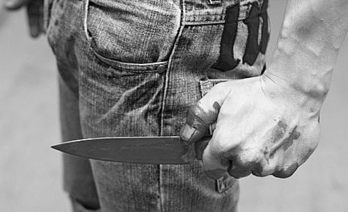 Нечаянно отрезал ухо, нечаянно вспорол живот