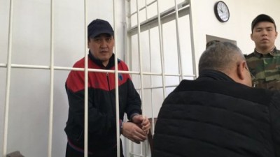 Суд оштрафовал на 550 тыс. сомов проректора КНУ Нурзакана Асанбекова за дачу взятки милиционеру
