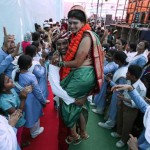 Индийский бизнесмен пригласил на свадьбу 18 тысяч вдов