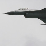 Истребитель США на учениях по ошибке выстрелил ракетой, один человек погиб