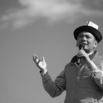 Наш Омуке присоединился к Беку Борбиеву, обслуживавшему той Жаныша, собрался петь песню Бакиева?