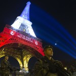 Эйфелеву башню намерены окружить стеклянной стеной для защиты от террористов