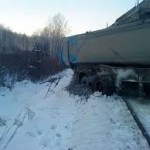 Поезд снес фуру под Бишкеком, пострадал водитель — кадры столкновения