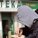 Врачи бьют тревогу: подростки Кыргызстана становятся «аптечными» наркоманами