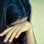 В Майлуу-Суу трое мужчин в течение недели поочередно насиловали женщину, а потом обрили налысо