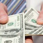 Адвокат пытался присвоить деньги клиентки