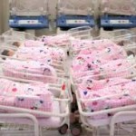 Закон о суйунчу подписан. При рождении ребенка будут дарить 4 тысячи сомов