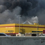 В Москве горит рынок, на тушение пожара направили вертолет