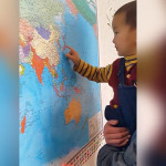 Двухлетний мальчик из Оша знает карту мира и флаги стран