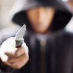 Подростки с кухонным ножом ограбили павильон в Аламудунском районе