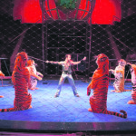 Ап! и тигры у ног моих сели, Ап! и с лестниц в глаза мне глядят…