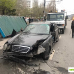 В Бишкеке водитель насмерть сбил женщину и снес остановку