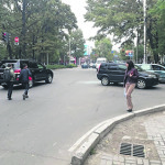 Пустим пешеходов по дороге…