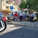 В Бишкеке в карету скорой помощи врезался автомобиль BMW