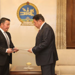 Президент Монголии пригрозил устроить голодовку, если парламент не объявит о самороспуске