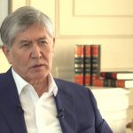 Суд взыскал с Алмазбека АТАМБАЕВА по 100 тысяч сомов в пользу каждого из бывших чиновников