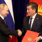Президент Киргизии подарил Путину орловского скакуна и тайгана
