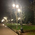 На бульваре Эркиндик фонари светят ярче