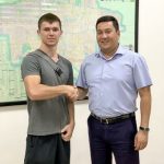 Мэрия вручила ключи от квартиры выпускнику детского дома