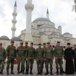 Российские военные посетили мечеть