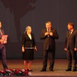 «Эльбрус-красавец смотрит сквозь тучи…»