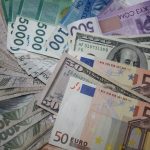 Доллар продается по 76,97 сома, а евро поднялся до 91,47 сома