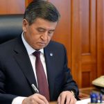 Сооронбай Жээнбеков вернул Закон «О манипулировании информацией» в парламент с возражениями