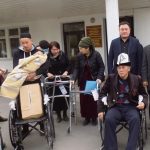 Подарили инвалидные коляски